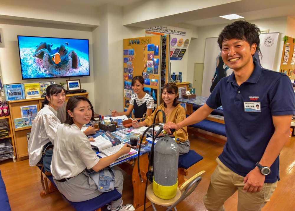 そもそもダイビングショップは何をするお店？
