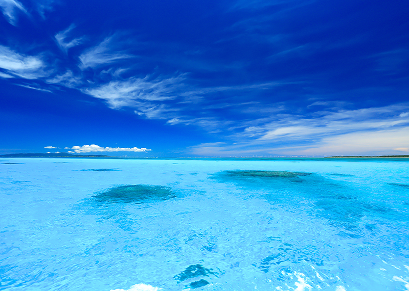 沖縄の海の色