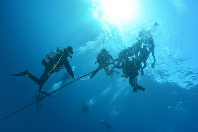 ゆっくり耳ぬきと浮力調整を確認