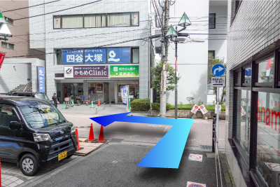 突き当りを左折します。