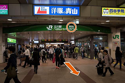 JR立川駅　東改札口を出ます。